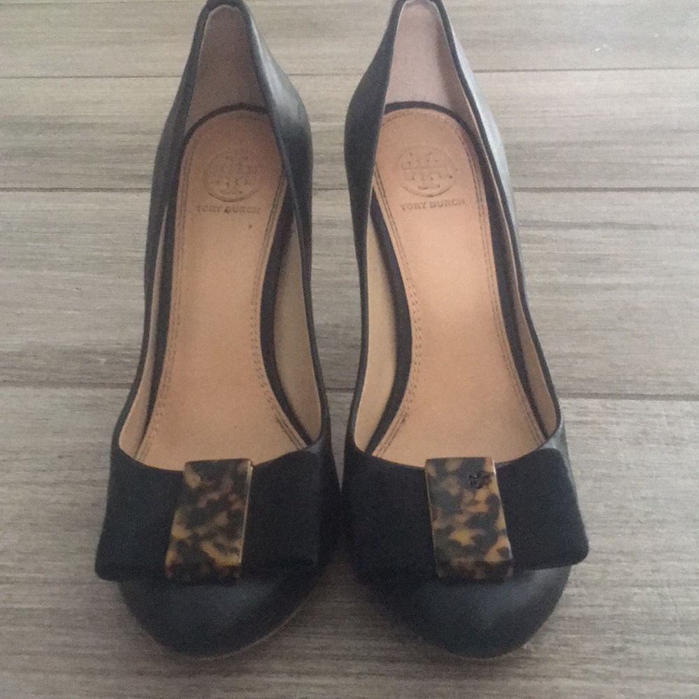 Tory Burch Black closed toe heel with tortoise shell velvet bow detail
